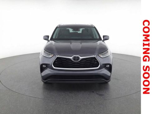 Used 2023 Toyota Highlander XLE image 7