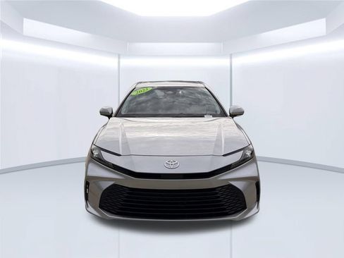 Used 2025 Toyota Camry LE FWD image 4