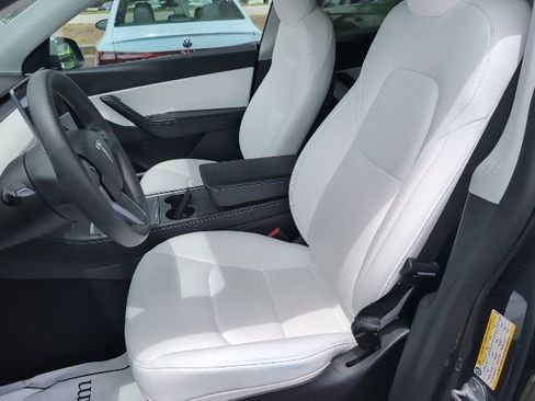 Used 2022 Tesla Model Y Long Range AWD/4WD image 9