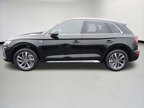 Certified 2023 Audi Q5 2.0T Premium w/ Convenience Package image 2