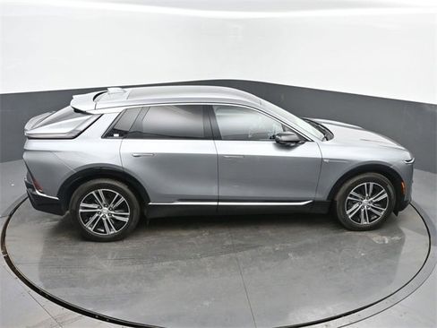 Used 2024 Cadillac Lyriq Luxury w/ LPO, Floor Liner Package image 43