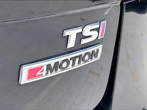 Used 2018 Volkswagen Tiguan SEL Premium AWD/4WD image 9