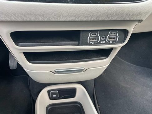 Used 2023 Chrysler Voyager LX FWD image 23