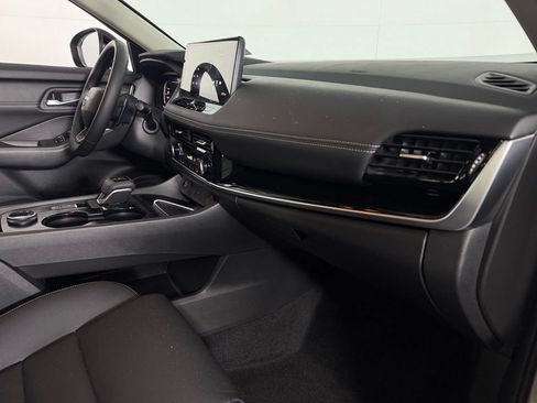 Used 2025 Nissan Rogue SL AWD/4WD image 30