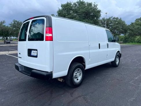 Used 2021 Chevrolet Express 2500 w/ Driver Convenience Package RWD image 4