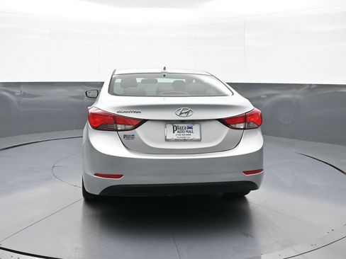 Used 2015 Hyundai Elantra SE w/ Option Group 03 FWD image 7