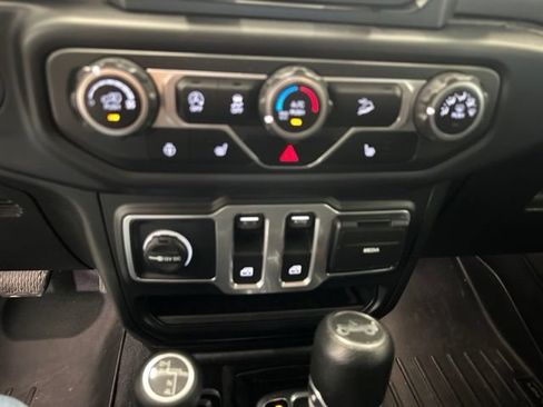 Used 2018 Jeep Wrangler Sport AWD/4WD image 26