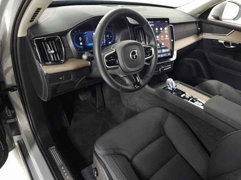 Certified 2025 Volvo XC90 B6 Plus image 19