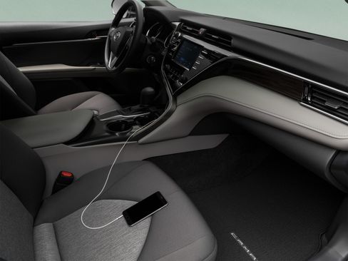 Used 2020 Toyota Camry LE w/ Convenience Package FWD image 30