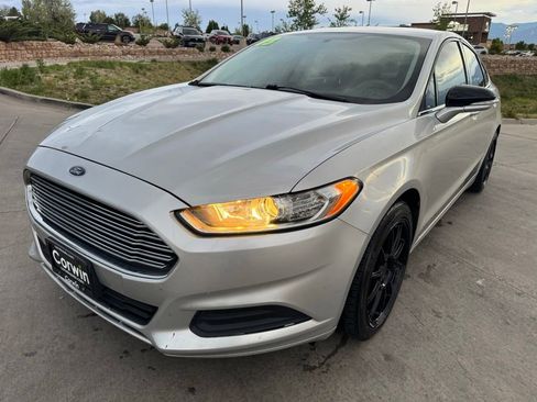 Used 2013 Ford Fusion SE FWD image 3