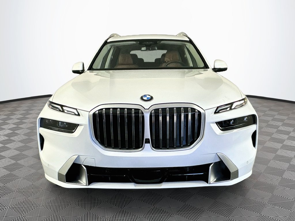 Used 2027 BMW X7 xDrive40i AWD/4WD image 3