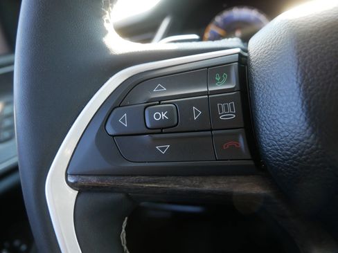 Used 2023 Jeep Grand Cherokee Limited w/ Black Appearance Package image 25