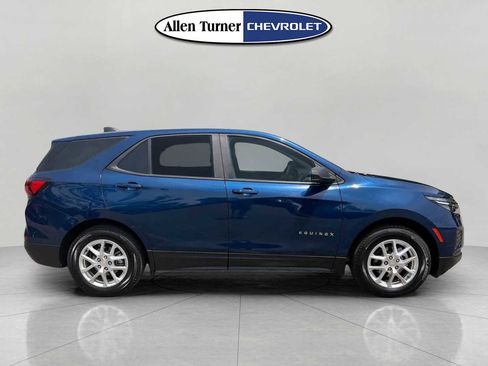 Used 2022 Chevrolet Equinox LS w/ LPO, Floor Liner Package FWD image 3
