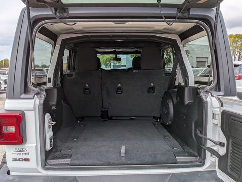 Used 2020 Jeep Wrangler Unlimited Rubicon AWD/4WD image 13