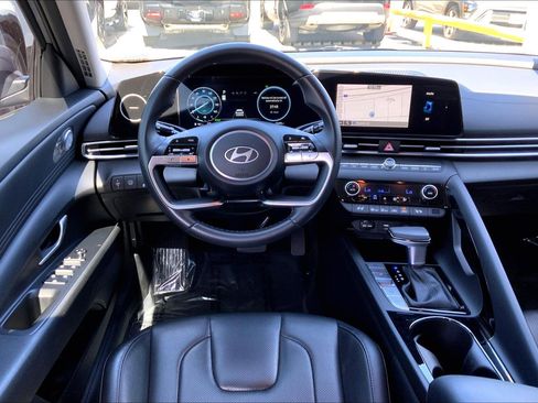 Used 2024 Hyundai Elantra Limited image 5