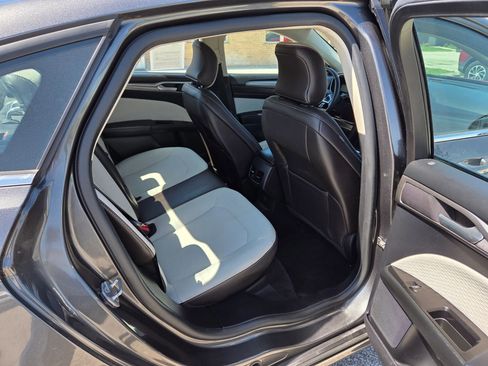 Used 2019 Ford Fusion SE w/ Equipment Group 151A image 17