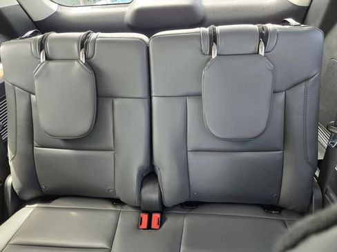 Used 2025 Ford Explorer Active w/ Active Comfort Package RWD image 12