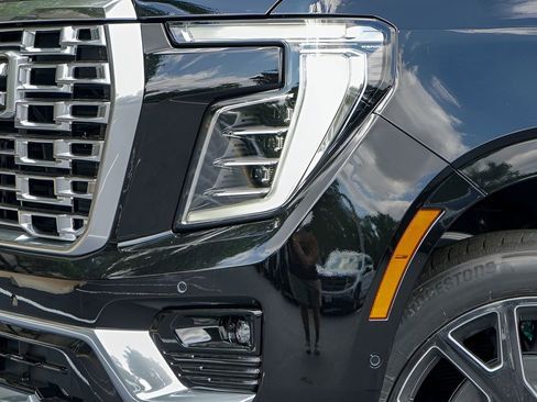 New 2026 GMC Yukon Denali w/ Denali Reserve Package AWD/4WD image 3