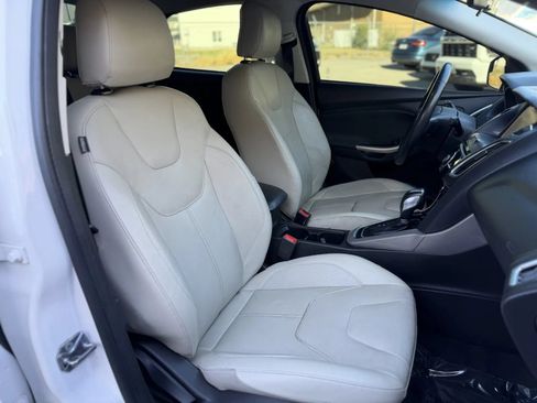 Used 2018 Ford Focus Titanium FWD image 46