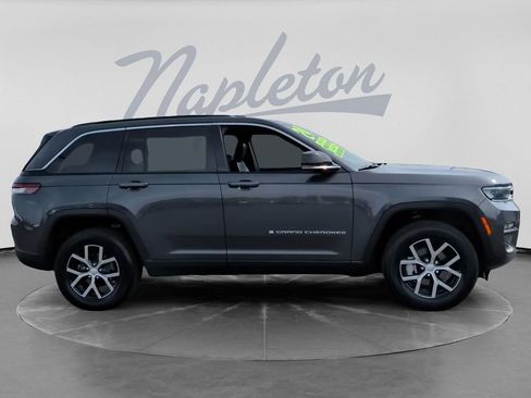 Used 2024 Jeep Grand Cherokee Limited AWD/4WD image 4