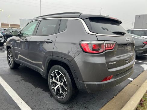 Used 2024 Jeep Compass Limited image 4