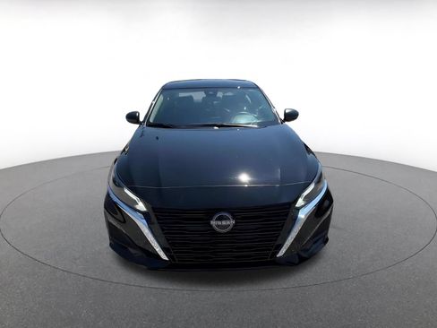 Used 2025 Nissan Altima 2.5 SV FWD image 4