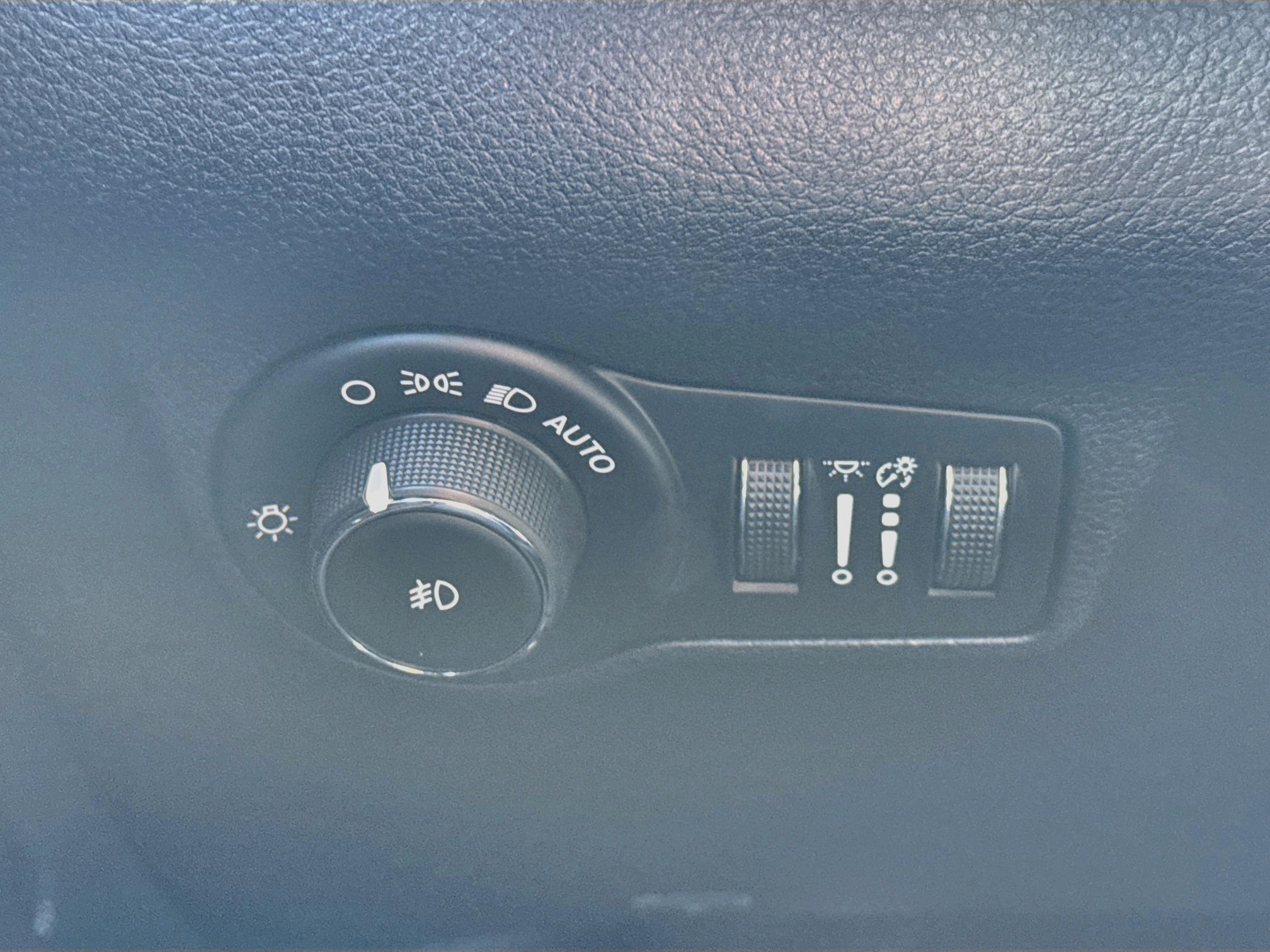 Used 2025 Jeep Compass Trailhawk AWD/4WD image 17