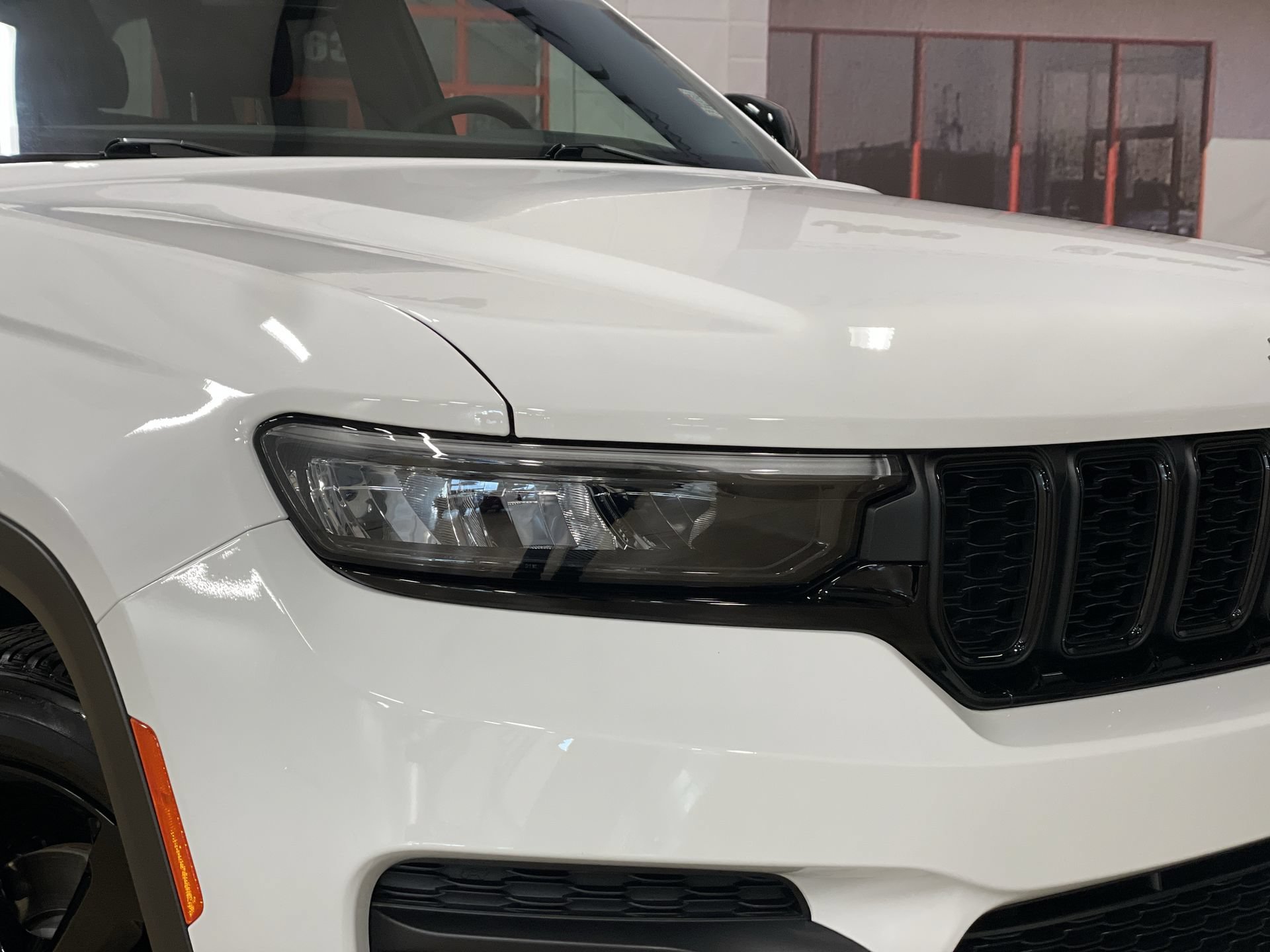Used 2023 Jeep Grand Cherokee Altitude RWD image 10