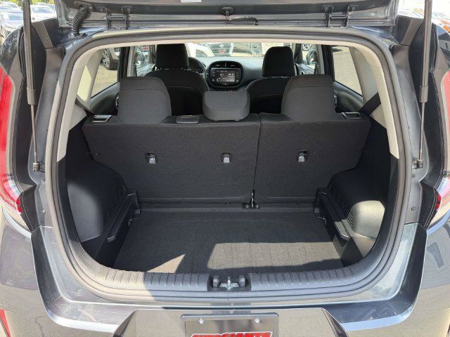 Used 2025 Kia Soul LX w/ LX Technology Package FWD image 15