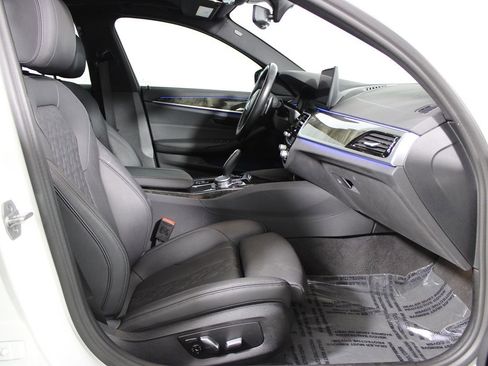 Used 2022 BMW 530i w/ M Sport Package image 19