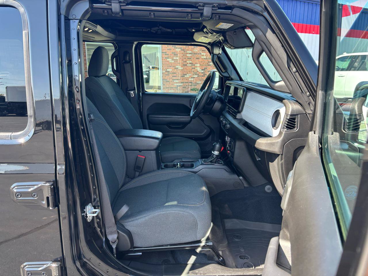 Used 2024 Jeep Wrangler Unlimited AWD/4WD image 14