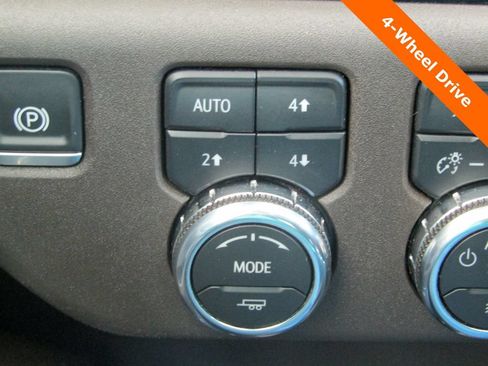 Used 2025 GMC Sierra 2500 SLT w/ SLT Convenience Package AWD/4WD image 14
