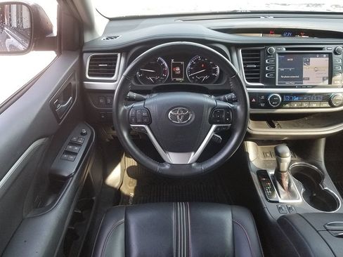 Used 2019 Toyota Highlander SE AWD/4WD image 8