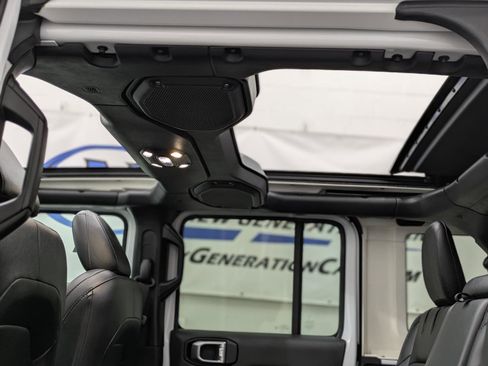 Used 2022 Jeep Wrangler Unlimited Sahara w/ Cold Weather Group image 5