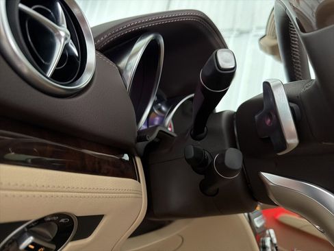 Used 2019 Mercedes-Benz SL 550 image 12