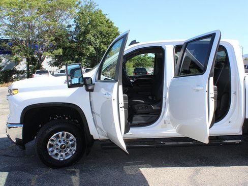 Used 2024 Chevrolet Silverado 2500 LT w/ Convenience Package AWD/4WD image 10
