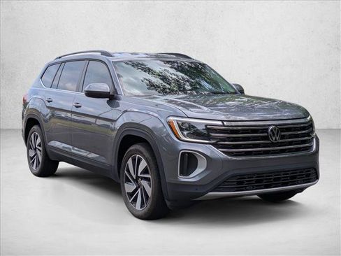 Used 2024 Volkswagen Atlas SE image 3