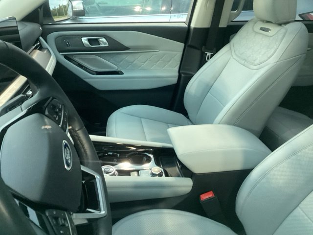 Used 2026 Ford Explorer Platinum w/ LUX Leather Package AWD/4WD image 19