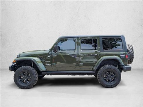 Used 2022 Jeep Wrangler Unlimited Sahara w/ Cold Weather Group AWD/4WD image 8