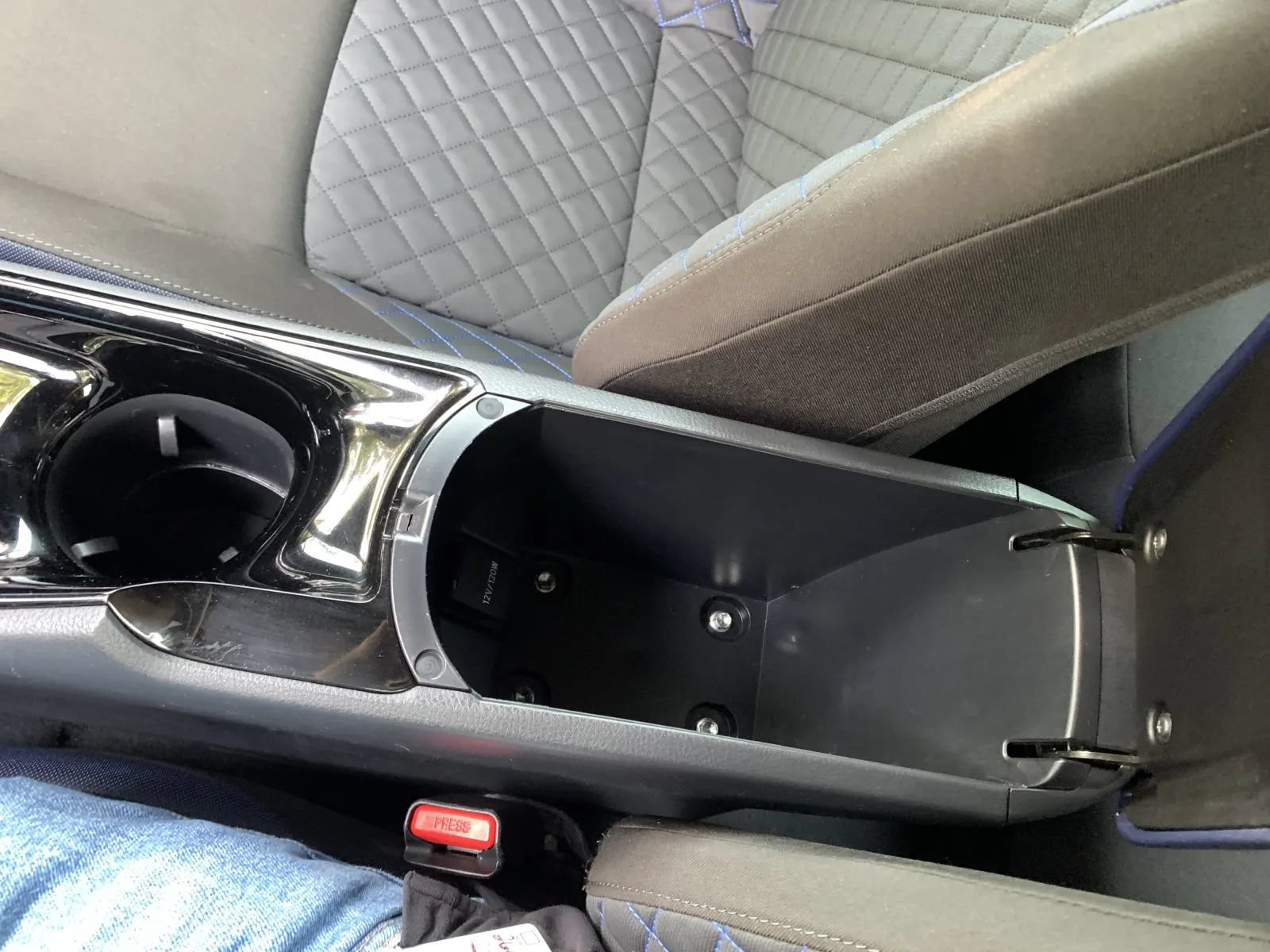 Used 2020 Toyota C-HR XLE FWD image 17
