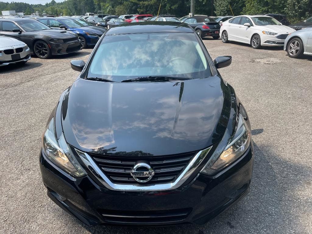 Used 2017 Nissan Altima 2.5 SR w/ Midnight Edition Package FWD image 4