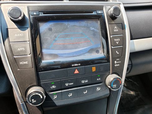 Used 2017 Toyota Camry SE FWD image 38