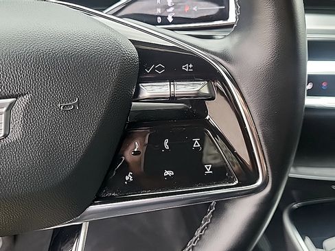 Certified 2024 Cadillac Lyriq Luxury AWD/4WD image 19