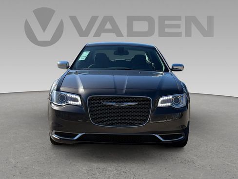 Used 2019 Chrysler 300 Touring w/ Chrome Appearance Package image 22