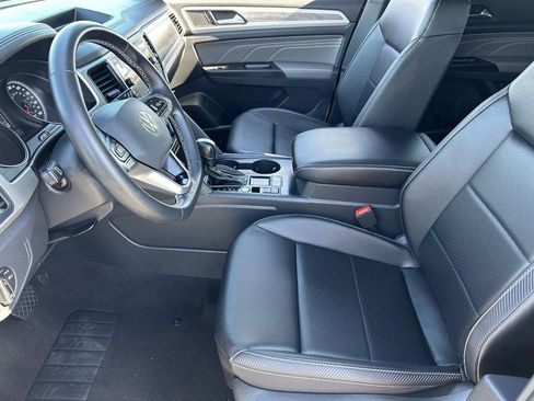Used 2021 Volkswagen Atlas Cross Sport SE image 19