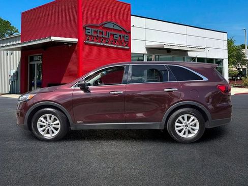 Used 2019 Kia Sorento AWD V6 image 2