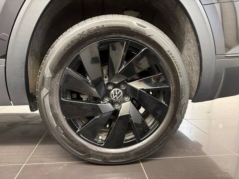 Used 2025 Volkswagen Atlas SE AWD/4WD image 7