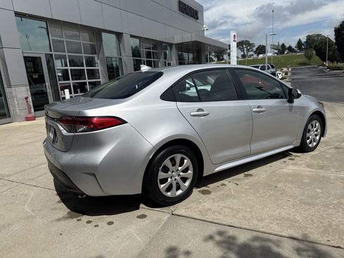 Used 2025 Toyota Corolla LE FWD image 6