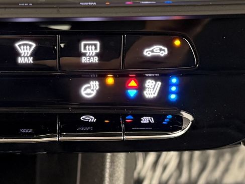 Used 2023 Chevrolet Bolt EUV Premier w/ Super Cruise Package FWD image 25