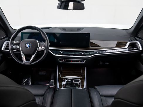 Certified 2025 BMW X5 xDrive50e image 9
